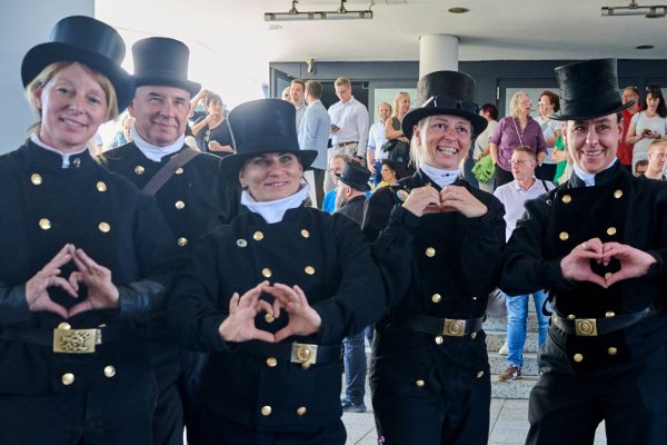 Knapp 800 Lehrlinge begannen bundesweit ihre Ausbildung. - © Annette Riedl/dpa