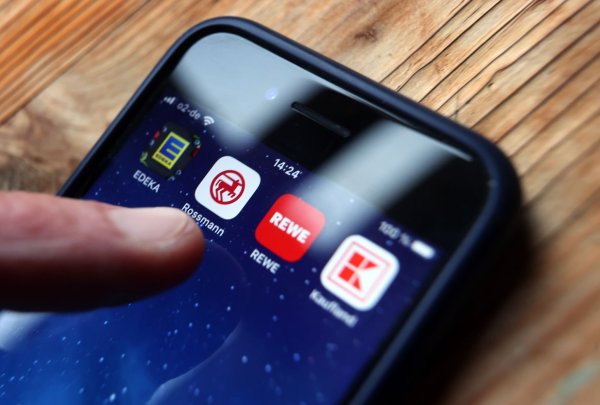 Die Bonus-Apps der Handelsketten werden von vielen Kunden genutzt. - © Karl-Josef Hildenbrand/dpa