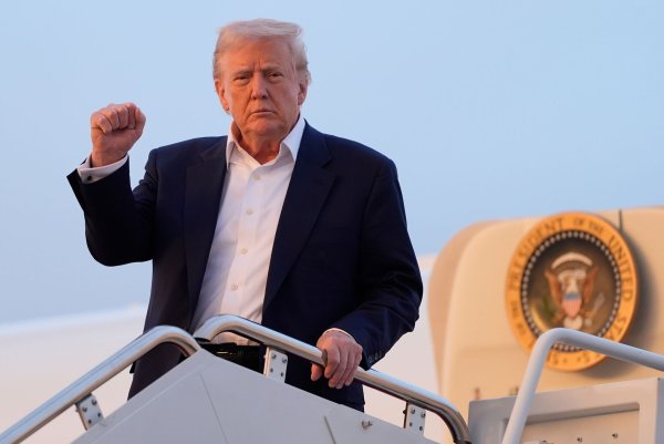 US-Präsident Trump will seine aggressive Zollpolitik auf die Filmbranche ausdehnen. - © Manuel Balce Ceneta/AP/dpa
