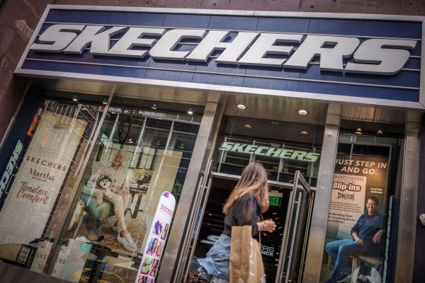 Skechers soll nach der Übernahme die Börse verlassen. (Archivbild) - © Michael Kappeler/dpa
