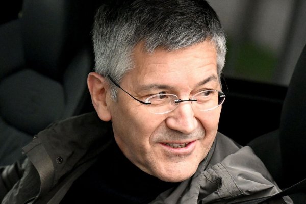 Stellt sich hinter Oliver Kahn: Bayern-Präsident Herbert Hainer. - © Sven Hoppe/dpa