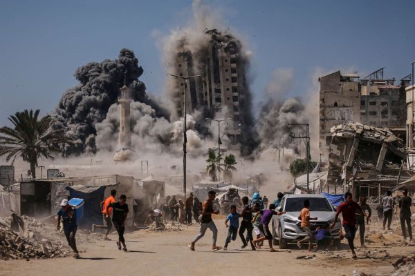 Israels Militär greift derzeit immer wieder Hochhäuser in der Stadt Gaza an, die Armeeangaben zufolge von der Hamas genutzt worden sein sollen. (Archivbild) - © Yousef Al Zanoun/AP/dpa