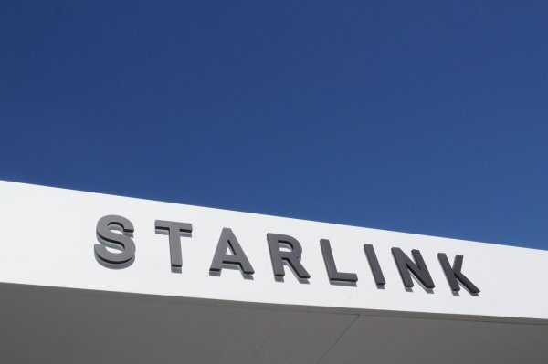 Starlink will verstärkt schnelles Internet aus dem All direkt auf Smartphones bringen. (Archivbild) - © Wolf von Dewitz/dpa