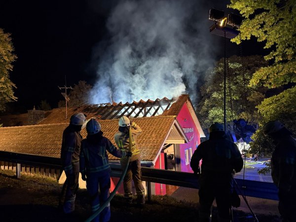 Nach dem Brand ist die Wache nicht mehr nutzbar. - © Berthold Stamm/dpa