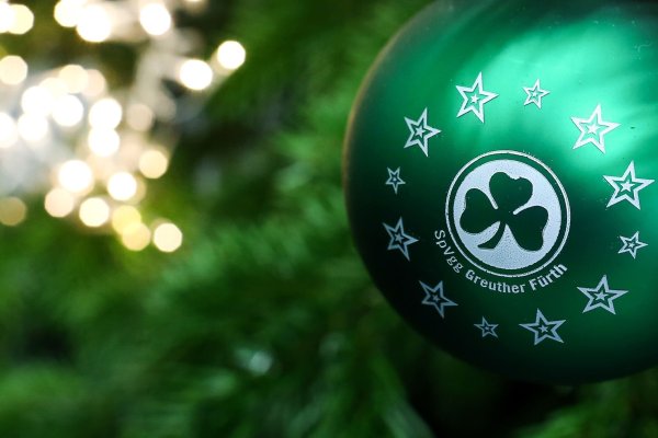 Geschenk zur Adventszeit: Greuther Fürth gibt die rote Laterne in der Virtual Bundesliga CC weiter. - © picture alliance / dpa