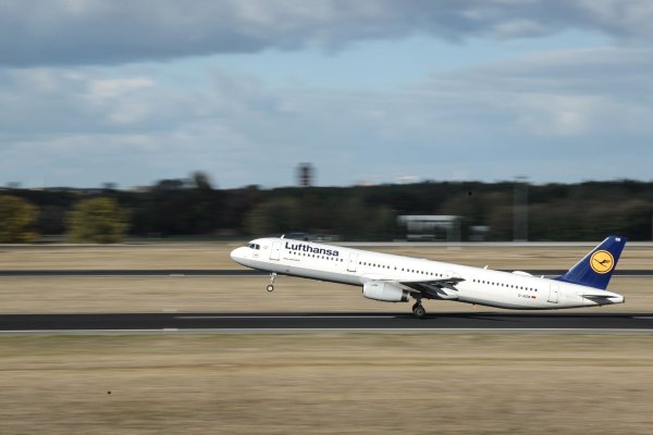 Ab Januar 2023: Lufthansa bietet kostenloses Messaging auf A320-Flügen mit WLAN für registrierte Passagiere. - © Sina Schuldt/dpa/dpa-tmn