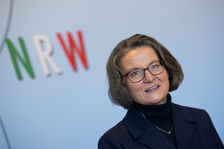 Die jetzige NRW-Bauministerin Ina Scharrenbach (CDU) wurde über Wochen als künftige Bundesministerin gehandelt. - © dpa