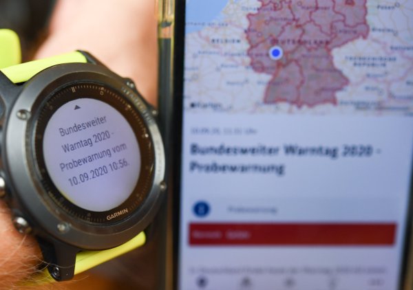 Die Warnapp Nina. - © Arne Dedert/dpa