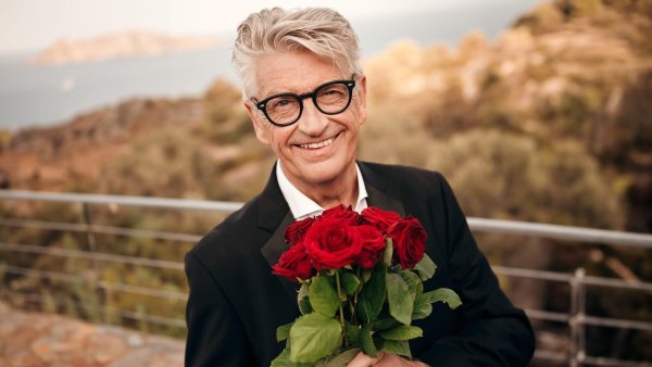 Der «Golden Bachelor» Franz Stärk aus Niedersachsen begibt sich auf Kreta auf ein besonderes Liebesabenteuer. - © Stephan Pick/RTL/dpa