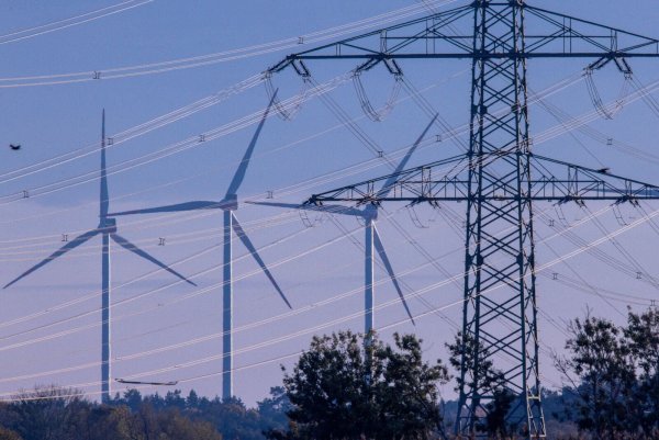 Das Verfassungsgericht entscheidet über eine wichtige Frage bei der Strompreisbremse. (Symbolbild) - © Jens Büttner/Deutsche Presse-Agentur GmbH/dpa