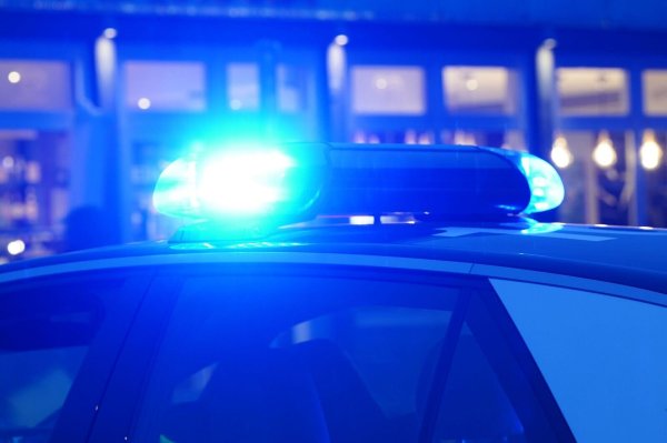 Polizei findet in einem Erlanger Haus ein großes Waffenlager. (Symbolbild) - © Marcus Brandt/dpa