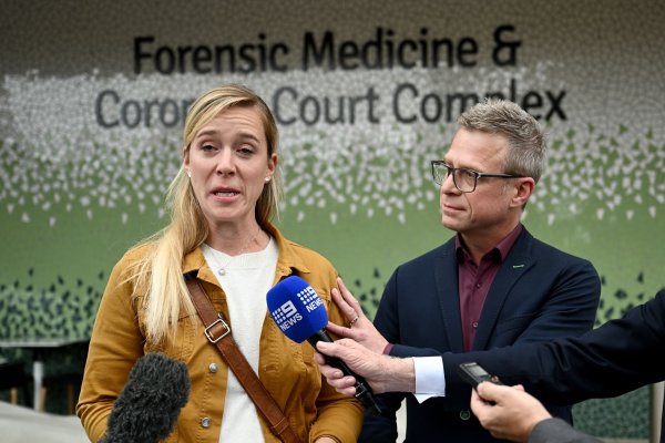 Simone Strobels Schwester erzählte unter Tränen von ihrer Verzweiflung. - © Bianca De Marchi/AAP/dpa