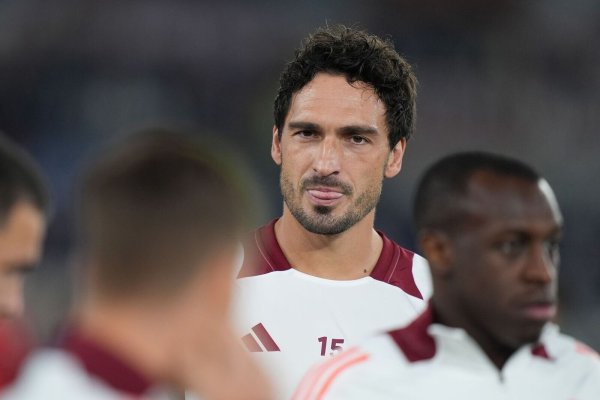 Mats Hummels (M) bekommt unter dem neuen Roma-Trainer eine neue Chance. - © Alfredo Falcone/LaPresse via ZUMA Press/dpa