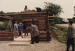 Aufbau der Grillhütte in den 70er-Jahren. - © Heimatverein Hillentrup