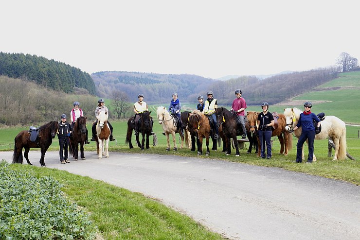 Genießen die Natur: Der Kalletaler Schleifenritt ist für die Mitglieder des Vereins ein fester Termin im Veranstaltungskalender. - © Martina Rehse