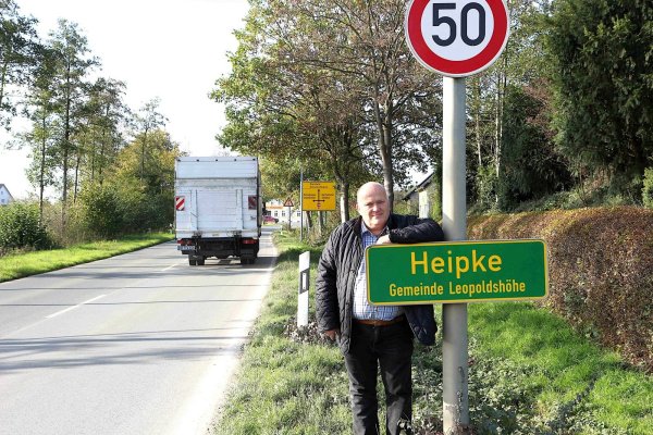 Macht sich für einen Bürgerradweg stark: der Leopoldshöher SPD-Politiker Andreas Brinkmann. Einen Förderantrag will die Gemeinde für 2020 stellen – trotzdem könnte es noch Jahre dauern, bis der Radweg an der Schackenburger Straße gebaut wird. - © Thomas Dohna