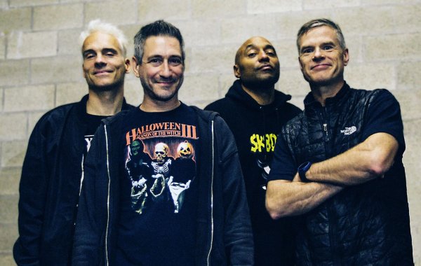 Dog Eat Dog gelten als Ikonen des Crossover-Genres. - © --/Flying Dolphin Entertainment UG/dpa