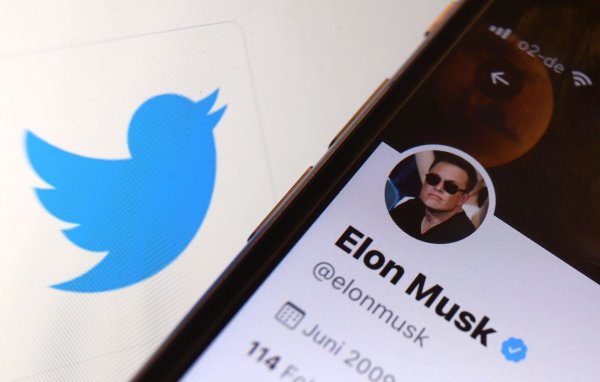 Verabschiedet sich Twitter unter Elon Musk von seinem Namen und dem blauen Vogel als Logo? - © Karl-Josef Hildenbrand/dpa