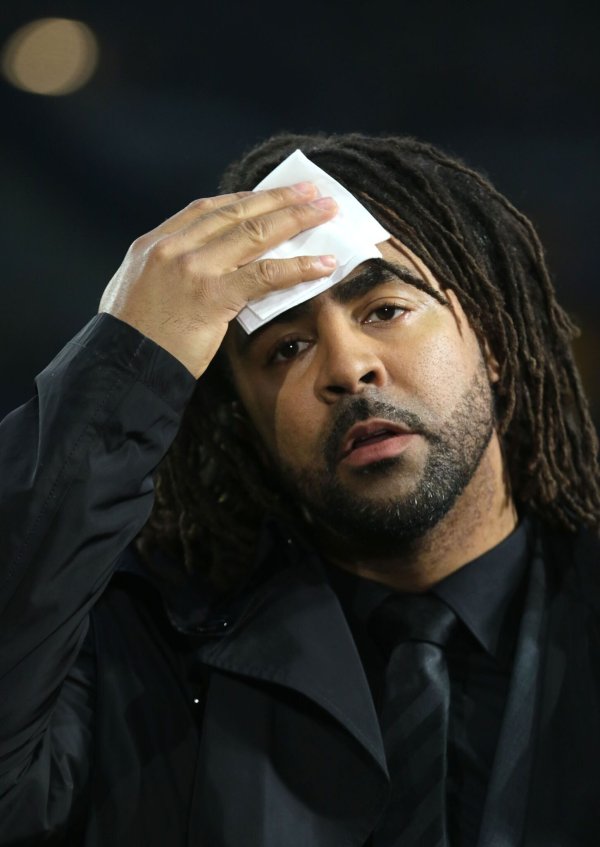 Der ehemalige Dortmund-Spieler Patrick Owomoyela vor einem Spiel. - © Ina Fassbender/dpa/Archivbild