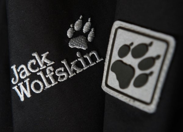 Dem künftigen Besitzer von Jack Wolfskin gehören bereits Marken wie Wilson und Salomon. (Archivbild) - © picture alliance / dpa