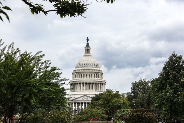 Trumps Haushaltsplan hat eine knappe Mehrheit bekommen - damit werden Steuersenkungen aus seiner ersten Amtszeit ausgeweitet. (Symbolbild) - © Valerie Plesch/dpa