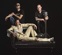 Spielen ebenfalls: Jancee Pornick Casino bieten ein Programm aus RocknRoll und Surf. - &copy; Jancee Pornick Casino