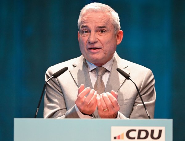 «Wer die verletzt, die uns schützen, muss hart bestraft werden», betont Baden-Württembergs Innenminister Thomas Strobl. - © Bernd Weißbrod/dpa