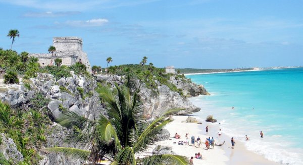 Yucatán hat viel zu bieten: Traumstrände und Maya-Kultur. Und nun auch einen weiteren Airport für die An- und Abreise. - © Michael Juhran/dpa-tmn