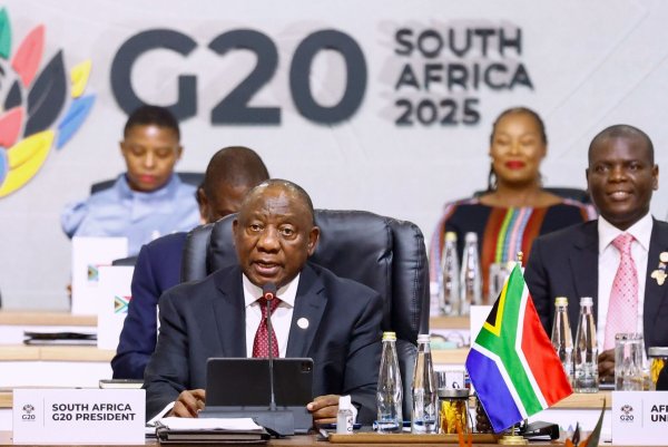Der südafrikanische Präsident Cyril Ramaphos ist Gastgeber des ersten G20-Gipfels auf dem afrikanischen Kontinent. - © Thomas Mukoya/Pool Reuters/dpa