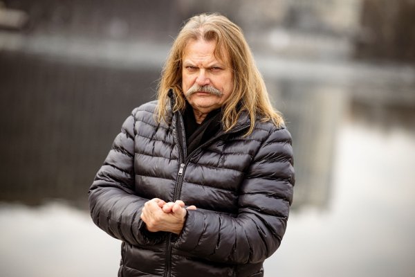 Leslie Mandoki ist vom Einsatz Künstlicher Intelligenz (KI) im Studio nicht überzeugt. - © Fabian Sommer/dpa