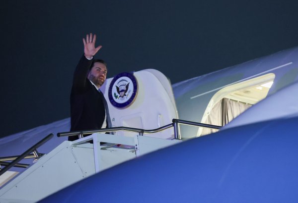 US-Vizepräsident Vance reiste am Freitag wieder ab - und ließ viele in München irritiert zurück. - © Leah Millis/Pool Reuters/AP/dpa