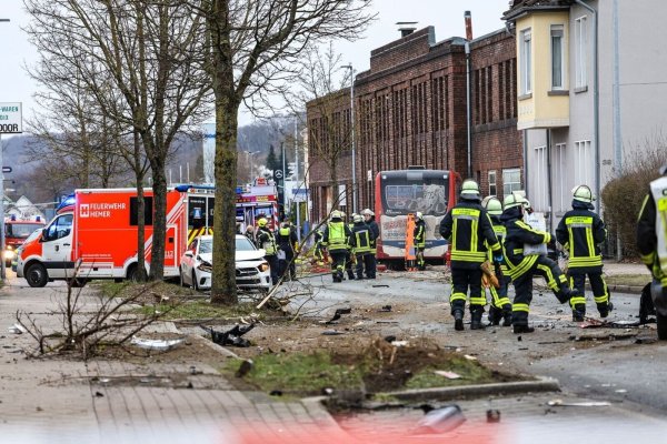 Mehrere Personen sind schwer verletzt worden. - © Alex Talash/dpa