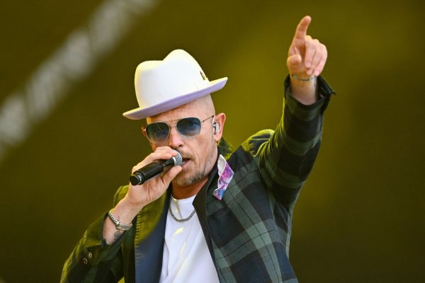 Der Sänger Jan Delay wurde zum „Hutträger des Jahres 2025“ gewählt. (Archivfoto) - © Uwe Anspach/dpa