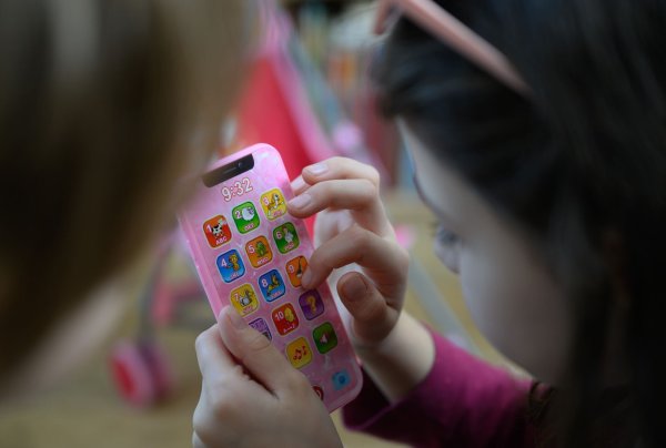 Für Kinderspielzeug in der EU gelten in einigen Jahren strengere Vorgaben. (Symbolbild) - © Hendrik Schmidt/dpa