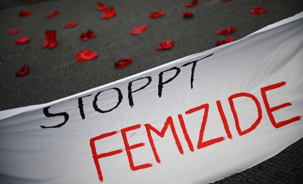 Auch in Deutschland fallen viele Frauen tödlicher Gewalt zum Opfer. (Archivbild) - © Sebastian Gollnow/dpa