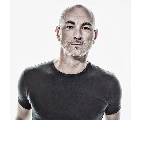 Dj Robert Miles ist an den Folgen einer schweren Krankheit gestorben. - © Twitter @DJRobertMiles