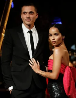 Zo&euml; Kravitz + Karl Glusman - &copy; Foto: Christophe Ena/AP/dpa