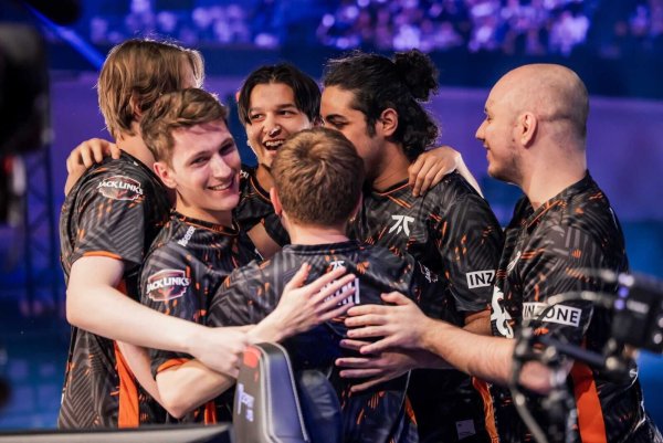 Nach dem Masters-Erfolg im Sommer (Bild) kann Fnatic auch den Home-Ground-Sieg in Japan feiern. - © Riot Games/dpa