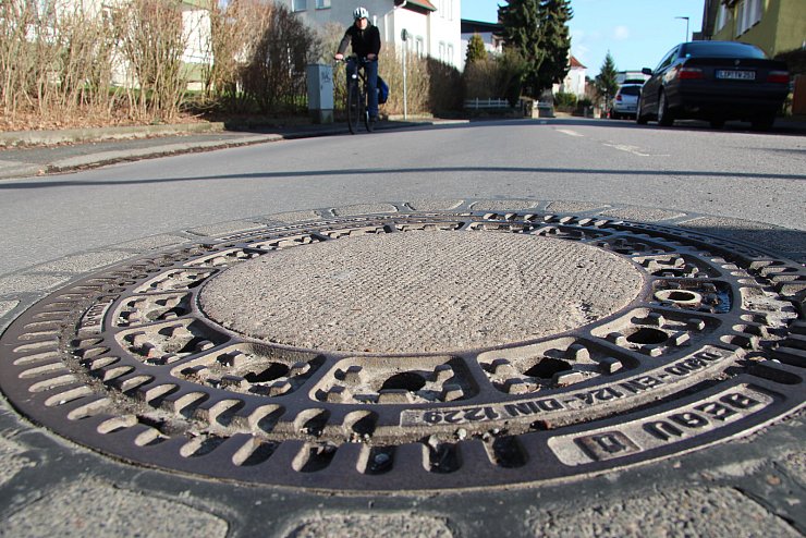 Der Straßenbau hatte 2016 begonnen. Jetzt stehen die restlichen Arbeiten an. - © Till Brand