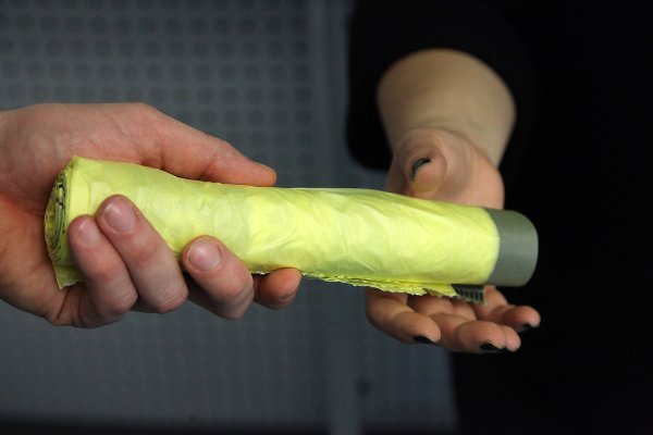 Gelbe Säck auf Vorrat gibt es demnächst an einem anderen Ort. - © Bernhard Preuß