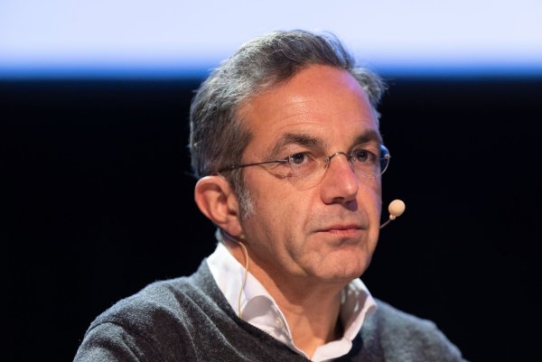 Der Schriftsteller Navid Kermani plädiert leidenschaftlich für eine Beendigung des Krieges zwischen Israel und dem Iran. (Archivbild) - © Thomas Banneyer/dpa
