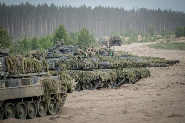 Geld verdienen mit Waffen? Eine knappe Mehrheit der Bundesbürger findet das vertretbar (Archivbild) - © Kay Nietfeld/dpa