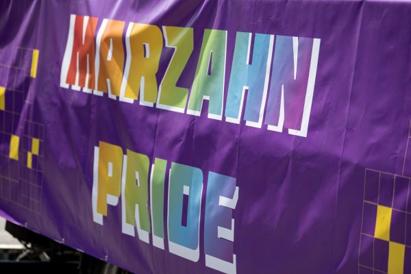 Die «Marzahn Pride» fand zum sechsten Mal statt. - © Fabian Sommer/dpa