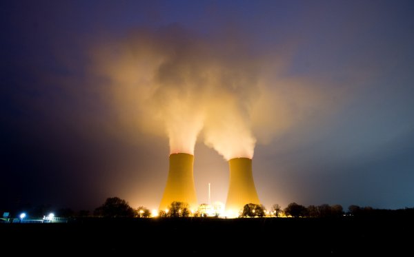Der Atommeiler Grohnde
ist seit 1984 am Netz. Er gehört zu den neun Kernkraftwerken, die
derzeit noch in Deutschland in Betrieb sind. - © Julian Stratenschulte/dpa