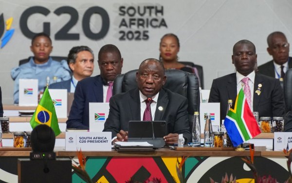 Trotz des US-Boykotts kann der südafrikanische Präsident Cyril Ramaphosa beim G20-Gipfel in Johannesburg punkten. - © Misper Apawu/Pool AP/AP/dpa