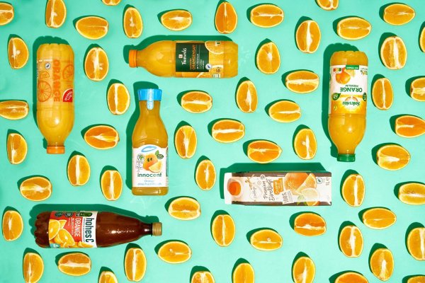 Die sechs Testsieger (im Bild) sind geschmacklich so gut, dass sie fast wie frisch gepresst schmecken. - © Jule Felice Frommelt/Stiftung Warentest/dpa-tmn