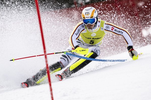 Linus Straßer gehört im Slalom wieder zum Favoritenkreis. - © Jean-Christophe Bott/Keystone/dpa