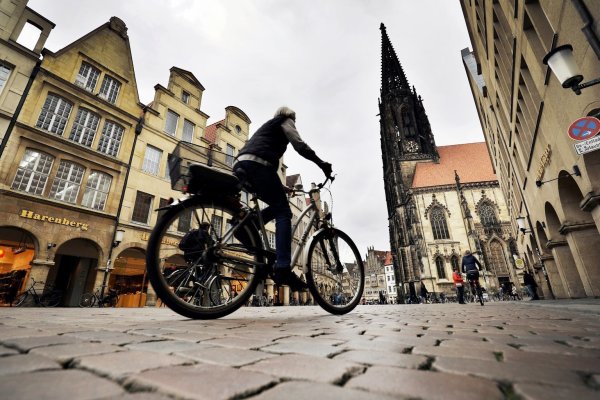 Radfahrer in Münster - © Foto: Oliver Berg/dpa
