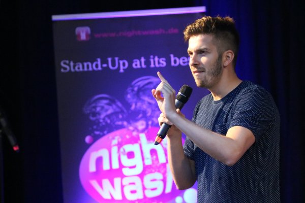 Moderator Simon Stäblein begeisterte die Zuschauer. - © Guntmar Wolff