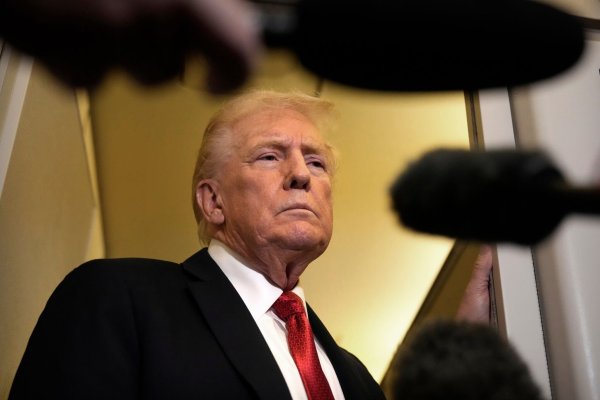 Trump findet wieder mildere Worte für China. - © Mark Schiefelbein/AP/dpa
